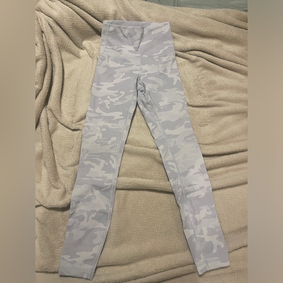 Lululemon leggings!! Camo and size 2 - Picture 1 of 3